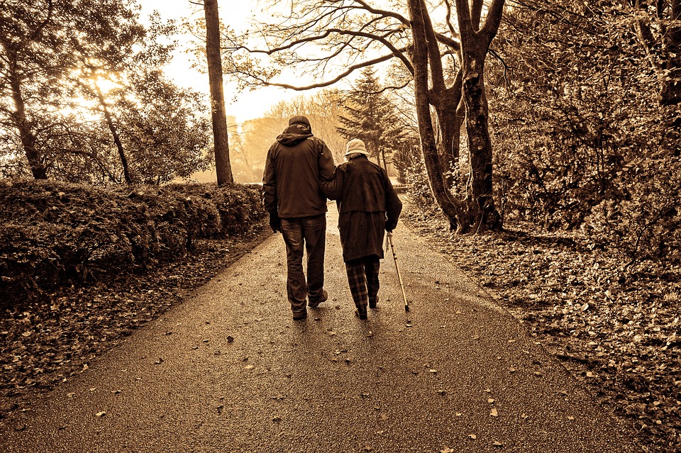 MMJRecs - elderly people walking
